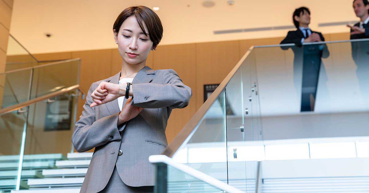 休日出勤は割増賃金？ 割増率と残業扱いになるケースを解説