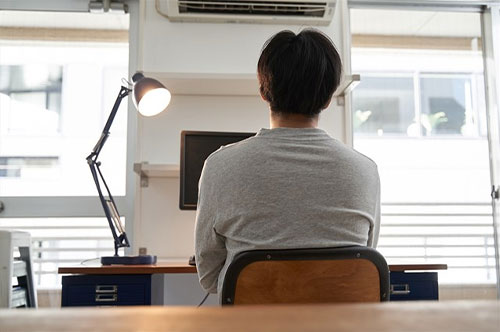 「在宅勤務に残業代を出さない」は認められる？ 未払い分を請求するには