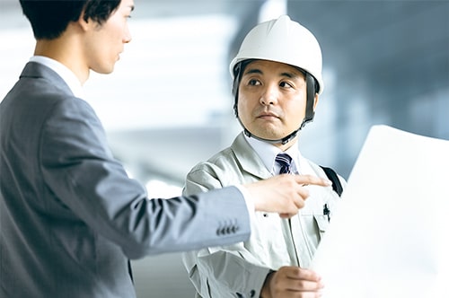 建築工事の丸投げは禁止！ 違法な丸投げの判断基準や違反時のリスク