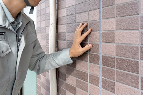 マンションのタイル浮きについて、施工業者の法的責任を解説