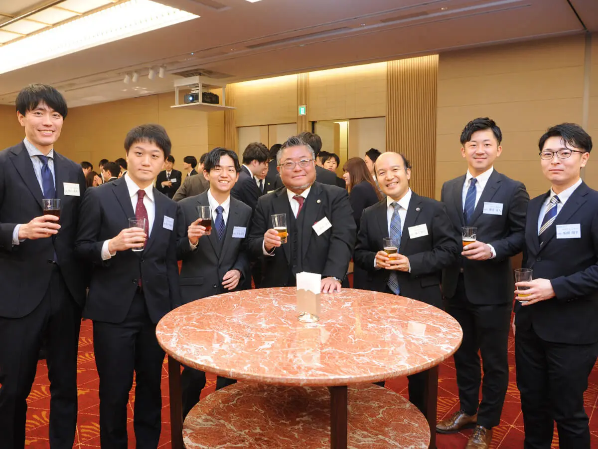 入所式後に行われた懇親会での様子